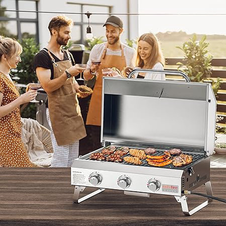 81AUQxw9f4L._AC_SY450_.jpg Parrilla de gas de mesa de 3 quemadores, parrilla de propano portátil de acero inoxidable con patas plegables para patio al aire libre, campamento, portón trasero, viaje en caravana - Imagen 4