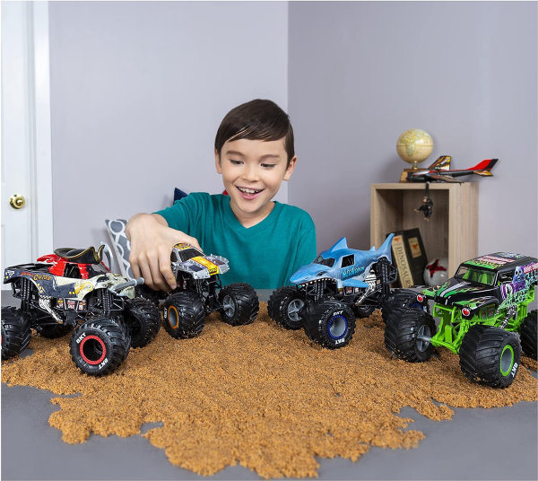 Monster Jam - Camión monstruo oficial Aftershock – Aftershock Collector escala 1:24 – Llantas cromadas y neumáticos BKT para uso en todos los sets de juego, coleccionable para fanáticos y - Imagen 4